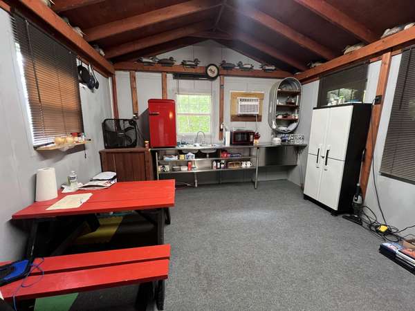 590 TOWBOAT LN, Adamsville, TN 38310