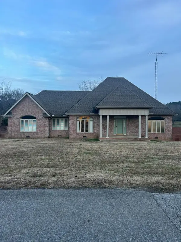 134 Coleman St, Big Sandy, TN 38221
