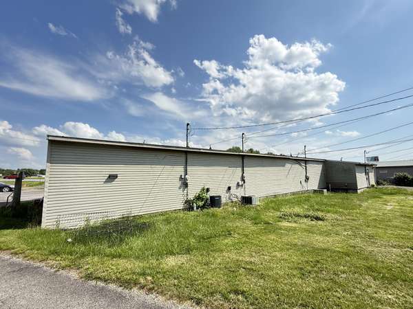 2111 Robert L Draper Way, Powderly, KY 42367