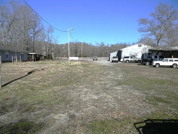 2765 Highway 70 #E, Waverly, TN 37185