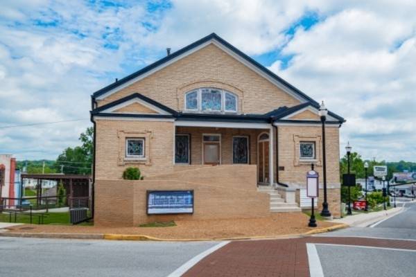 117 1st Ave #NE, Winchester, TN 37398