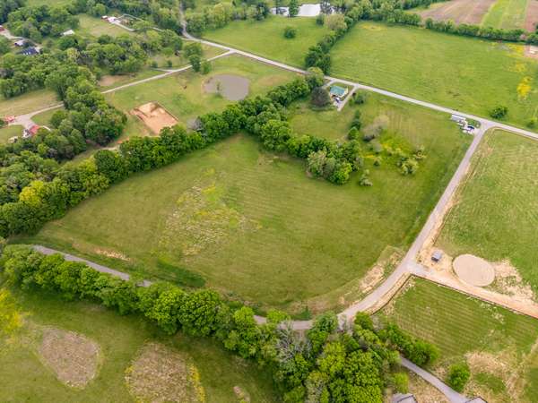 8414 Crockett Ln, College Grove, TN 37046