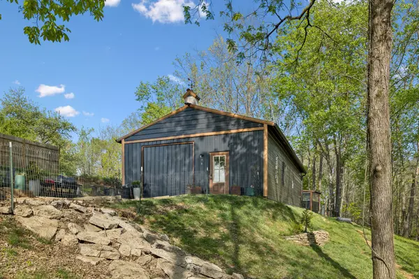 75 New Harmony Rd, Lafayette, TN 37083