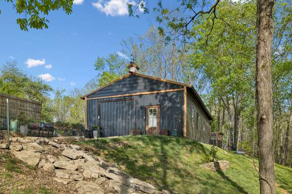 75 New Harmony Rd, Lafayette, TN 37083