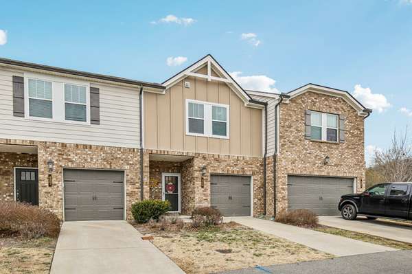 429 Palmetto Dr, Columbia, TN 38401