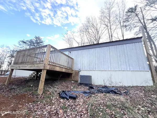 166 Maynard Ave, Jamestown, TN 38556