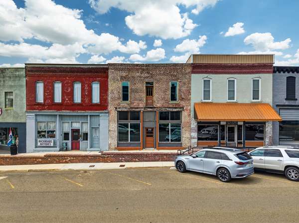213 Main Ave #S, Fayetteville, TN 37334