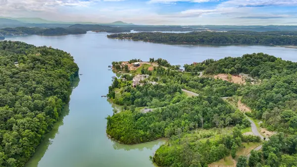 27 Stone Shore Way, Dandridge, TN 37725