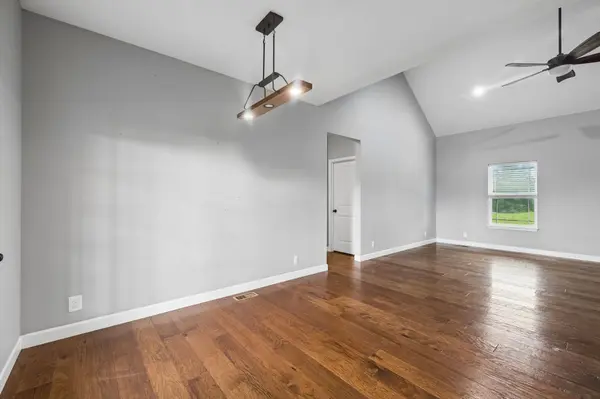 809 Hooper Rd, Charlotte, TN 37036