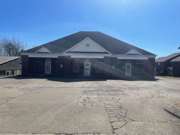 1850 Memorial Dr, Clarksville, TN 37043