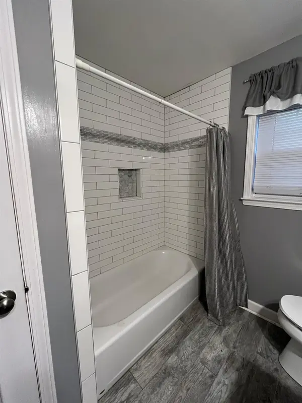 8003 SUNNY CREEK DR, Memphis, TN 38138