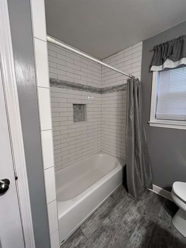 8003 SUNNY CREEK DR, Memphis, TN 38138