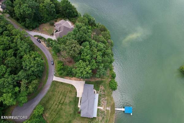1147 Lakefront Pl, Baneberry, TN 37890
