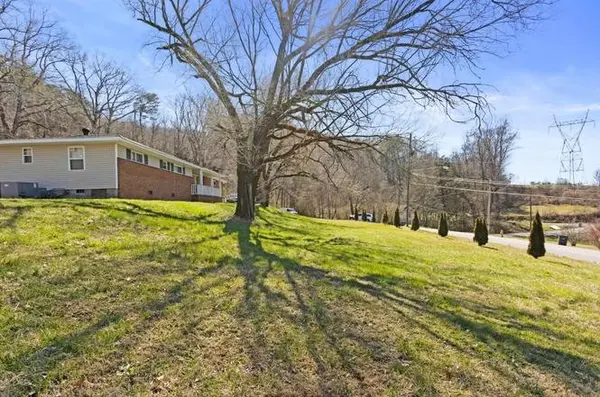 930 Runyan Dr, Chattanooga, TN 37405