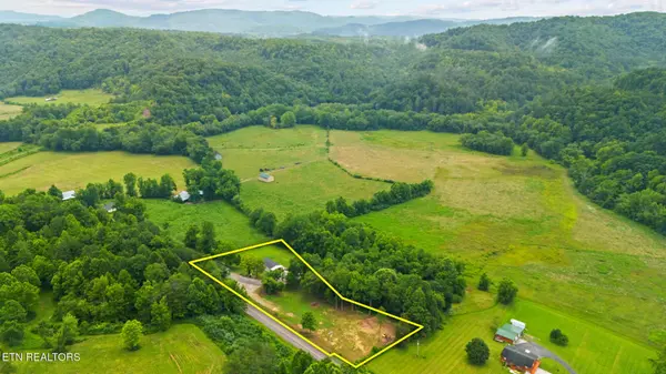 3329 Stinking Creek Rd, Pioneer, TN 37847