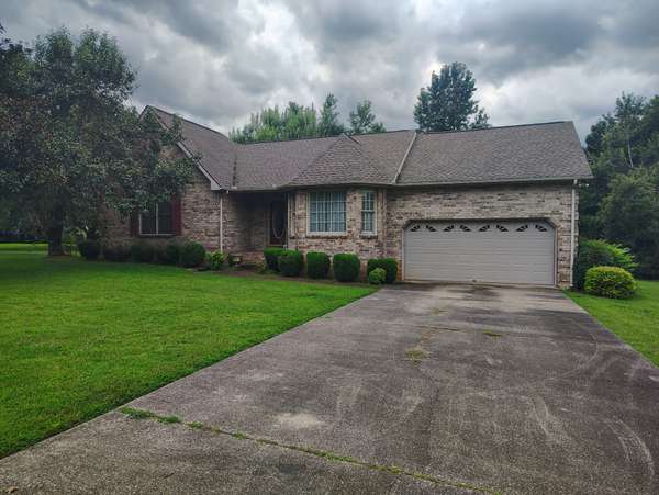 29 Bluebird Ln, Lafayette, TN 37083