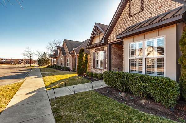 1130 S McMahan Dr, Gallatin, TN 37066