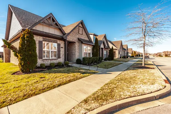 1130 S McMahan Dr, Gallatin, TN 37066