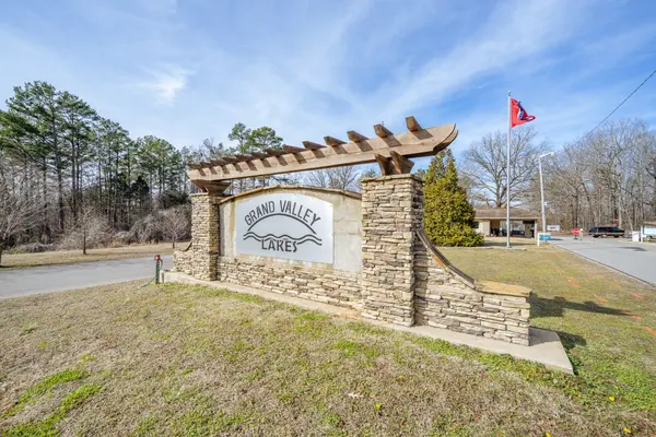 1449 Fairway Dr, Saulsbury, TN 38067