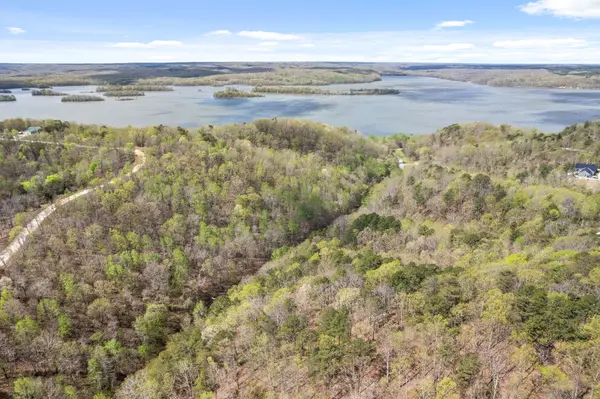 81 Crest Ct, Waverly, TN 37185