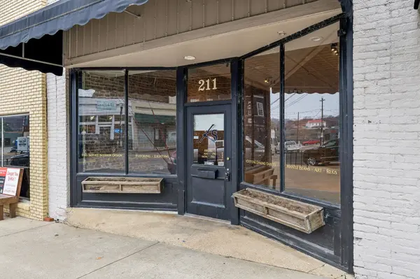 211 N 1st St, Pulaski, TN 38478
