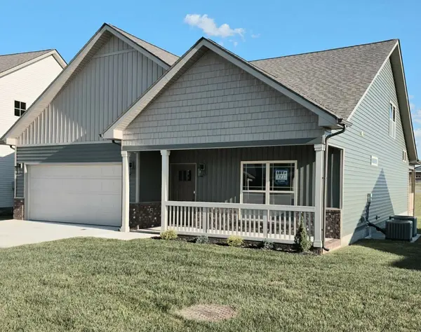 1064 Cherry Blossom Ln, Clarksville, TN 37040