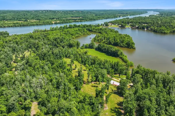 508 Lakeside Dr, Linden, TN 37096