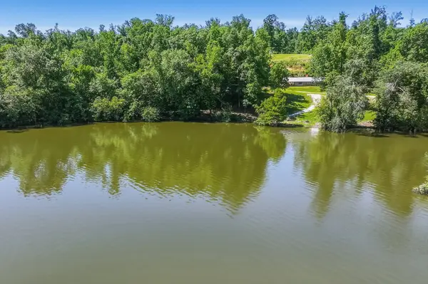 508 Lakeside Dr, Linden, TN 37096