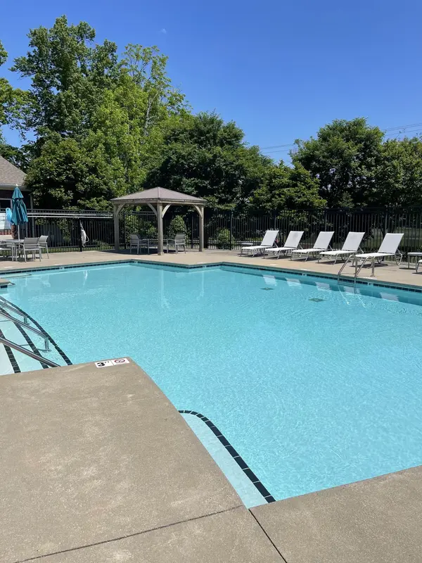 1055 Emery Bay Cir, Hendersonville, TN 37075