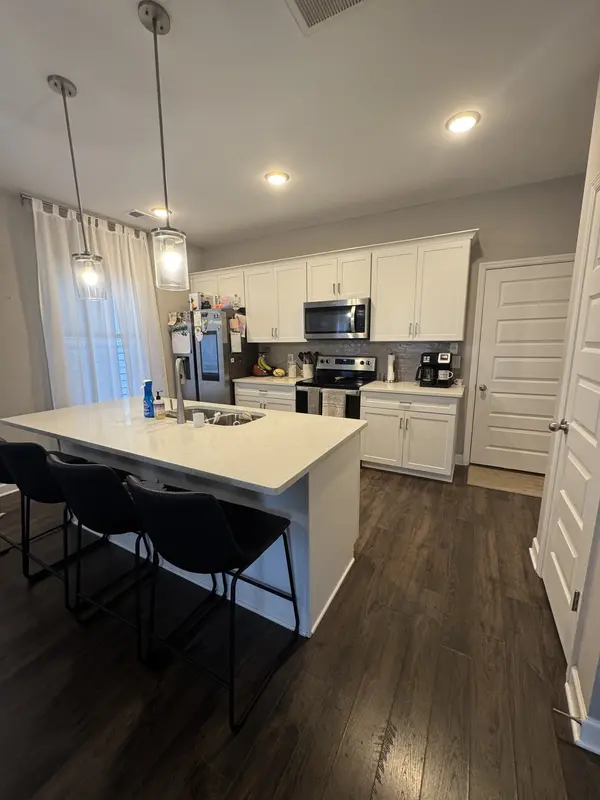 1055 Emery Bay Cir, Hendersonville, TN 37075