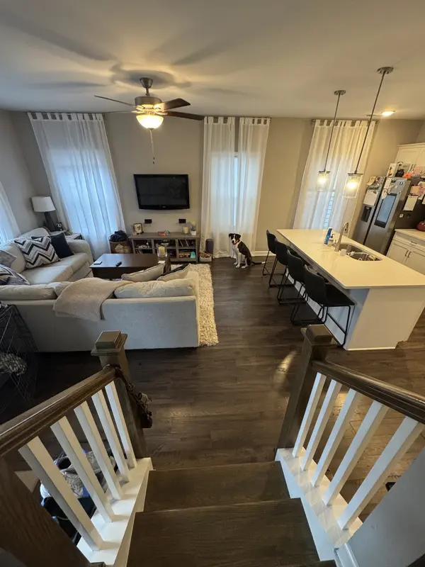 1055 Emery Bay Cir, Hendersonville, TN 37075