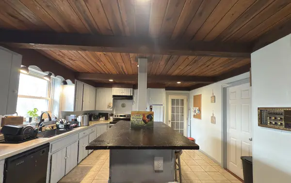 496 Rockhouse Rd, Hohenwald, TN 38462