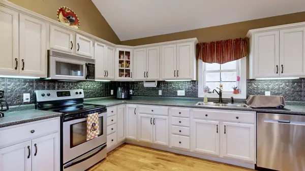 955 Martin Mill Rd, Puryear, TN 38251