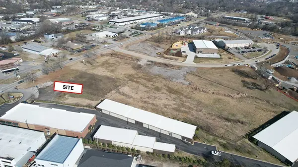 100 New Shackle Island Rd, Hendersonville, TN 37075