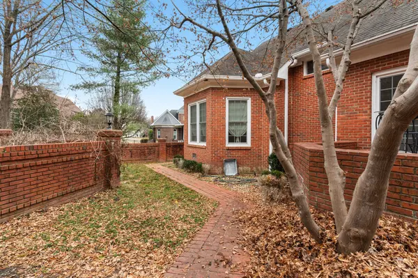 126 N Country Club Dr, Hendersonville, TN 37075