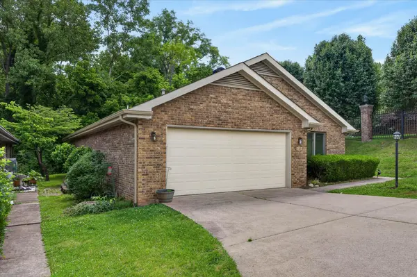 457 Country Club Ct, Clarksville, TN 37043