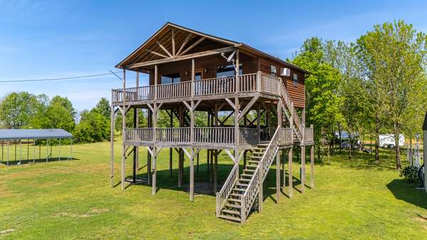 2705 Catfish Ln, Crump, TN 38327