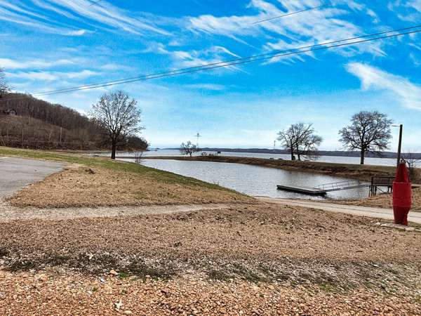 743 Brownfield Rd, Dover, TN 37058