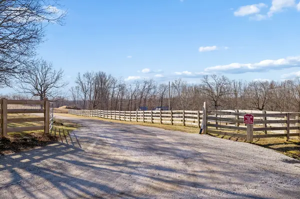 155 W Piney Rd, Dickson, TN 37055