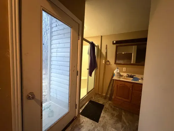 180 Lake Dr, Vine Grove, KY 40175