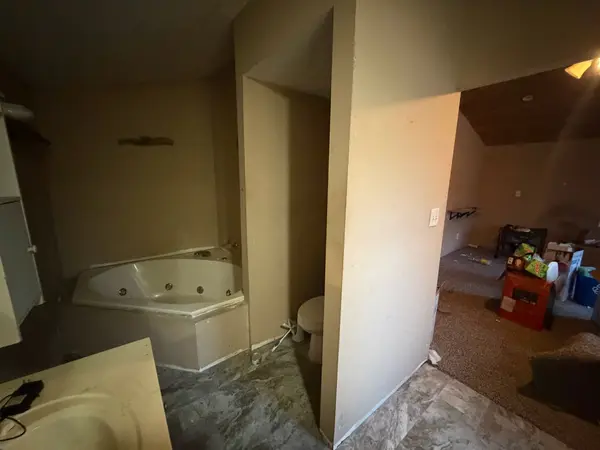 180 Lake Dr, Vine Grove, KY 40175