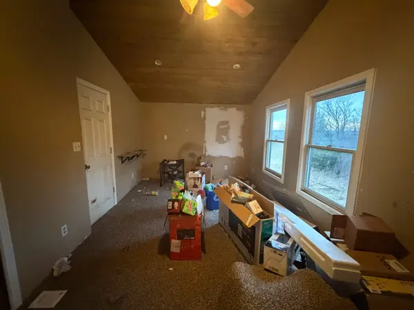 180 Lake Dr, Vine Grove, KY 40175
