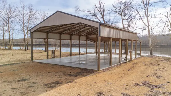 209 Hardin Bottom River Rd, Clifton, TN 38425