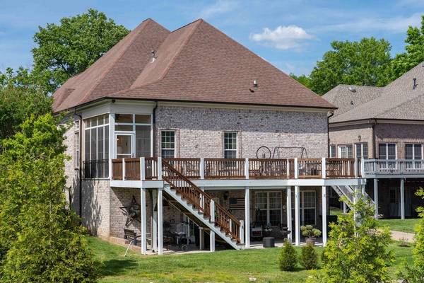 1111 Isaac Franklin Dr, Gallatin, TN 37066