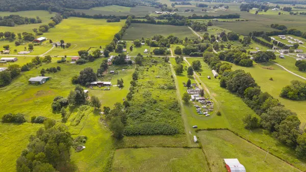 1072 Disneyland Rd, Sparta, TN 38583
