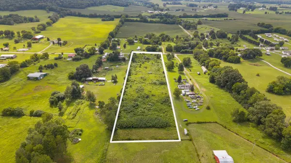 1072 Disneyland Rd, Sparta, TN 38583