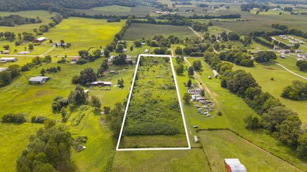 1072 Disneyland Rd, Sparta, TN 38583