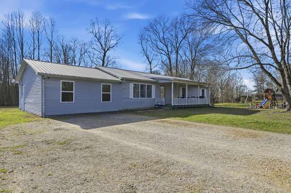 105 Farris Creek Bridge Rd, Belvidere, TN 37306