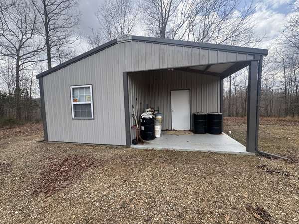 323 Graham Rd, Cumberland City, TN 37050