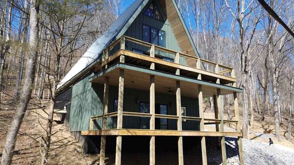1196 Lakeside Dr, Smithville, TN 37166